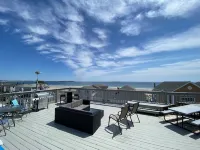 Bliss Beach House ♦ Vast Ocean Views ♦ Skydeck ♦ Private Hot Tub