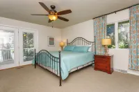 Delightful Lakeshore Cottage, Great Swim & Lakeside Amenities, +22 Foot Pontoon