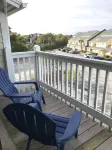 Newly renovated condo, indoor & outdoor pools, 3min walk from beach!
