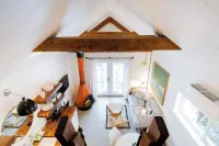 Mid/Mod ' Little House' in Old Town Louisville