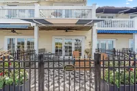 Waterfront, Sunset Views! Historic Dwtn-King Bed-Luxury with Free Parking!