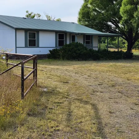 Up Country Ranch House down a quiet lane
