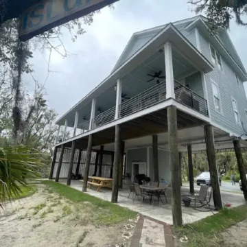 The Marshpad, surrounded by nature, mins to beach in gated community