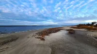 Hamptons Waterfront Escape/ Hot Tub & Resort Style