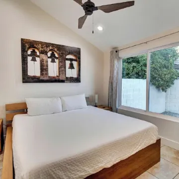 Gilbert Ranch Retreat & Non Heated Pool. Walk to Shops and Restaurants.