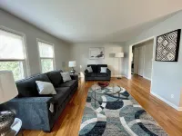 Charming 2-bedroom apt with AC and WiFi in lovely Mamaroneck
