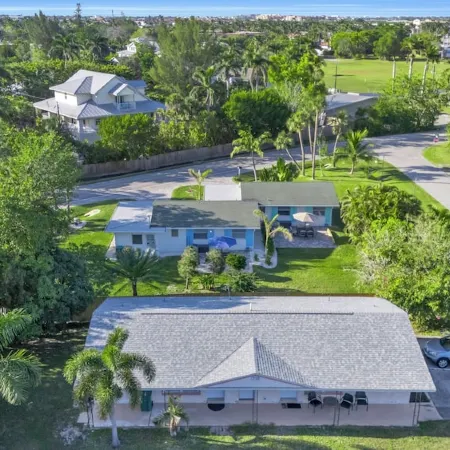 Charming Naples Retreat – Your Perfect Getaway!