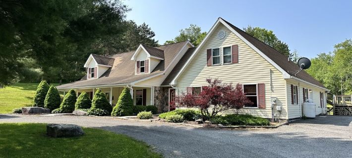 Alvie House: 5 min from Wisp&DCL, Outdoor Fire Pit, Fireplaces, Country Kitchen Hotels in Garrett County