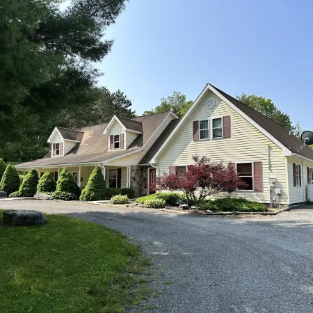 Alvie House: 5 min from Wisp&DCL, Outdoor Fire Pit, Fireplaces, Country Kitchen