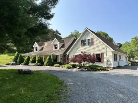 Alvie House: 5 min from Wisp&DCL, Outdoor Fire Pit, Fireplaces, Country Kitchen