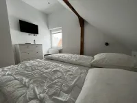 Gemütliche Landhaus-ferienwohnung mit Direktem Wasserzugang in Groß Leppin Hotels in der Nähe von Schloss Sigrön