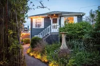 Private, Quiet 2BD 1BA Queen Anne Guest Suite! Hotels in 