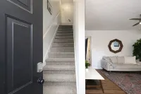 Renovated Townhome with Two King Beds & Sep Bath