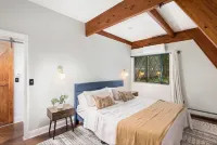 Modern Aframe with Hot Tub and Lake Access