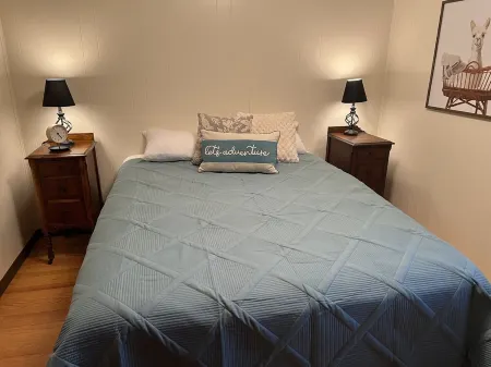 Cabin joins Lost River State Park! Convenient to most popular hiking trail.