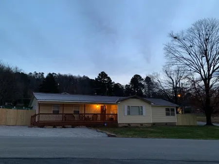 Spacious home with Game room in Jasper Ark.-Minutes from Buffalo National River.