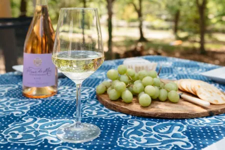 Peaceful Beach Retreat in Southern Shores.Beach Front Parking Passes Included