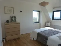 The feet in water ocean فنادق في 