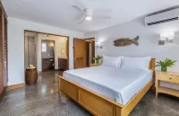 New to VRBO. Air Conditioned Luxury Island Retreat - Newly Remodeled Hotels in Princeville