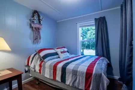 Come enjoy a stay at Pleasant Lane! Plenty of parking & great surrounding area!