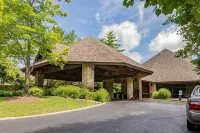 Minutes from Sdc! Fireplace! Scenic Wooded Views! Lake!