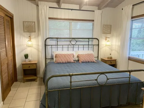 The Perch- FREE Golf Cart! Recently Updated, Sleeps 5, 1.5blocks from the beach.