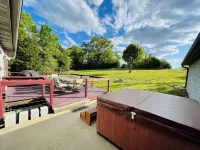 BEAUTIFUL VERY SPACIOUS home in heart of Branson - Hot Tub, Game Room,Large Yard - Bungalows