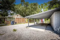 Azalea Cottage - Ocean Springs perfect location! 3 blocks to beach & downtown!!! Walter Anderson Museum of Art 주변 호텔