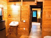 Charming cabin with loft, porch swing, AC, and WiFi on 295-acre peaceful retreat Hotels in Conway County
