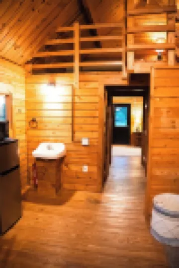 Charming cabin with loft, porch swing, AC, and WiFi on 295-acre peaceful retreat