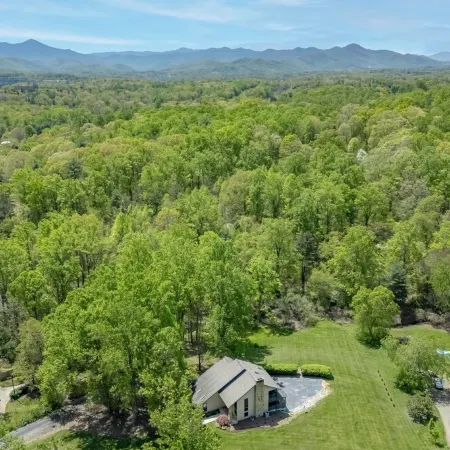 Creekside 3Br w/ Firepit - 5 Min to Sports Park - 10 Min to Downtown Asheville
