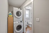 / Luxury Modern Home in Oakland with AC & WFH / 오크랜드 호텔