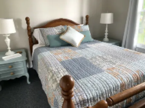 Grey Wolf Family Style Cottage on Wolf Lake Waterfront