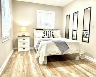 3 Miles to Beech Bend & Wku / Garage / Firepit / King Bed / Games / Decor & More 슈거 메이플 스퀘어 쇼핑센터 주변 호텔