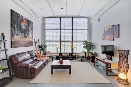 King Bed, Gym, Bike trail, Brewery on site!