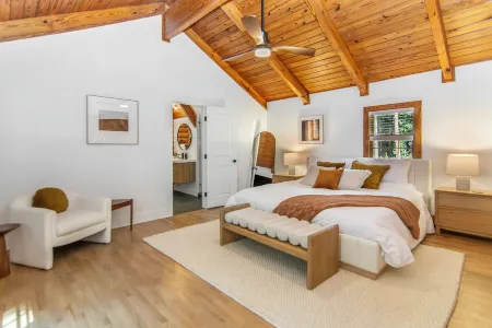 Modern and Luxurious Cabin Retreat, 5 minutes from Cumming City Center