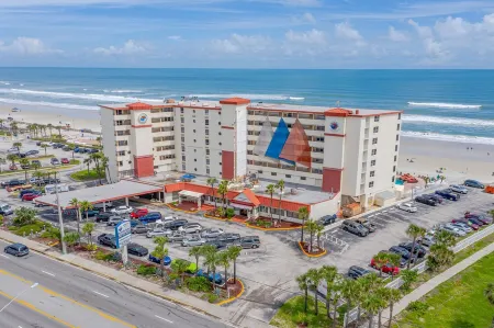 Spectacular views, direct oceanfront, separate bedroom !