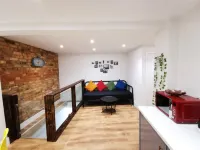 5 sleeps with kids play area and travel cot