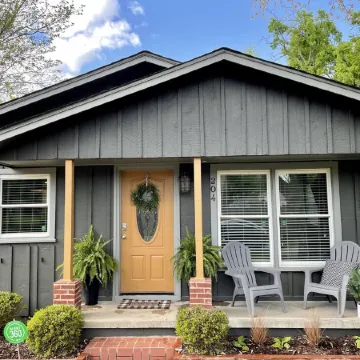 Broken Arrow's Best!- Pool table, fire pit, & more!!