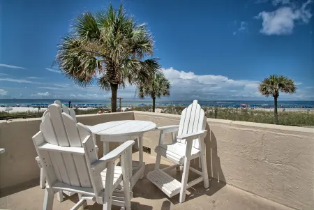 Beach Front Studio Condo Complimentary Beach Service March 1-October 31