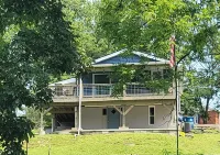 Waterfront Home Located near Ark, Reds and Bengals. Newly Renovated.