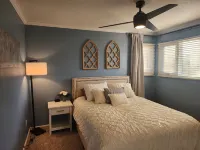 New listing! Private 3 bedroom 2 bath home with BEAUTIFUL sunroom! オルニーのホテル