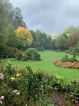Alpine Delux Cottage, 8 acres of magnificent garden on the Ovens River.