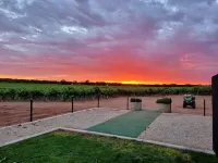 The Picker's Hut - Peaceful vineyard setting Hotels in Barmera