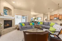 Pool!!,Hardwood, Granite,