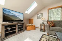 Exceptional Home Near SR Village / Hot Tub / Sharc Passes / AC / Wi Fi / Bikes - Boutique