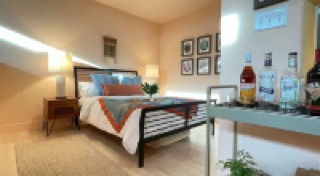 Walk to everything! Quiet downtown guest cottage.