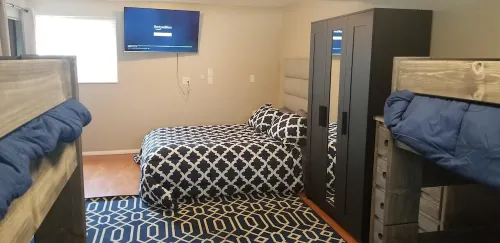 Cheerful 4 bed home with large yard and patio near parksnear