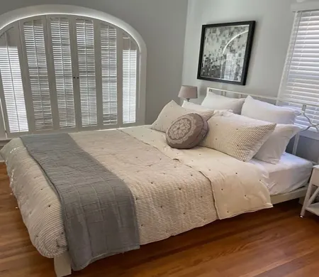 The Heart of Belmont Shore Отели рядом с достопримечательностью «Нейплс»