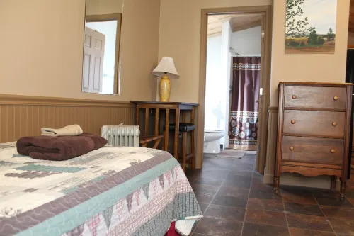 Kara Creek Ranch - King Bed Cabin with Kitchen #6